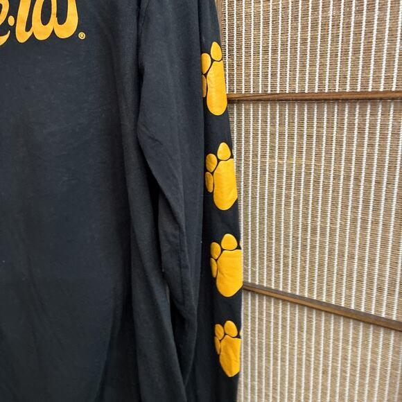 Vintage Graphic T-Shirts - Chester Cheetos - Size M- Long Sleeve - Picture 4 of 5